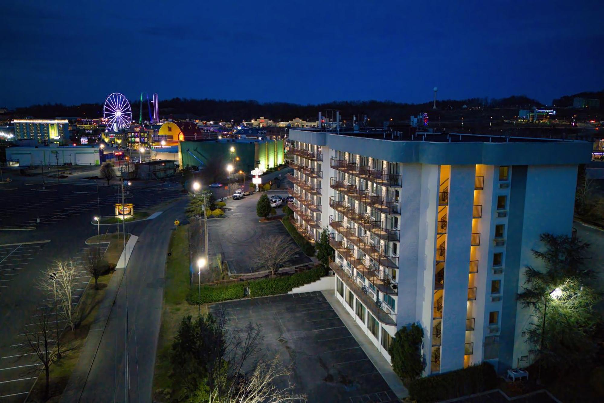 Park Tower Inn Pigeon Forge Exterior photo