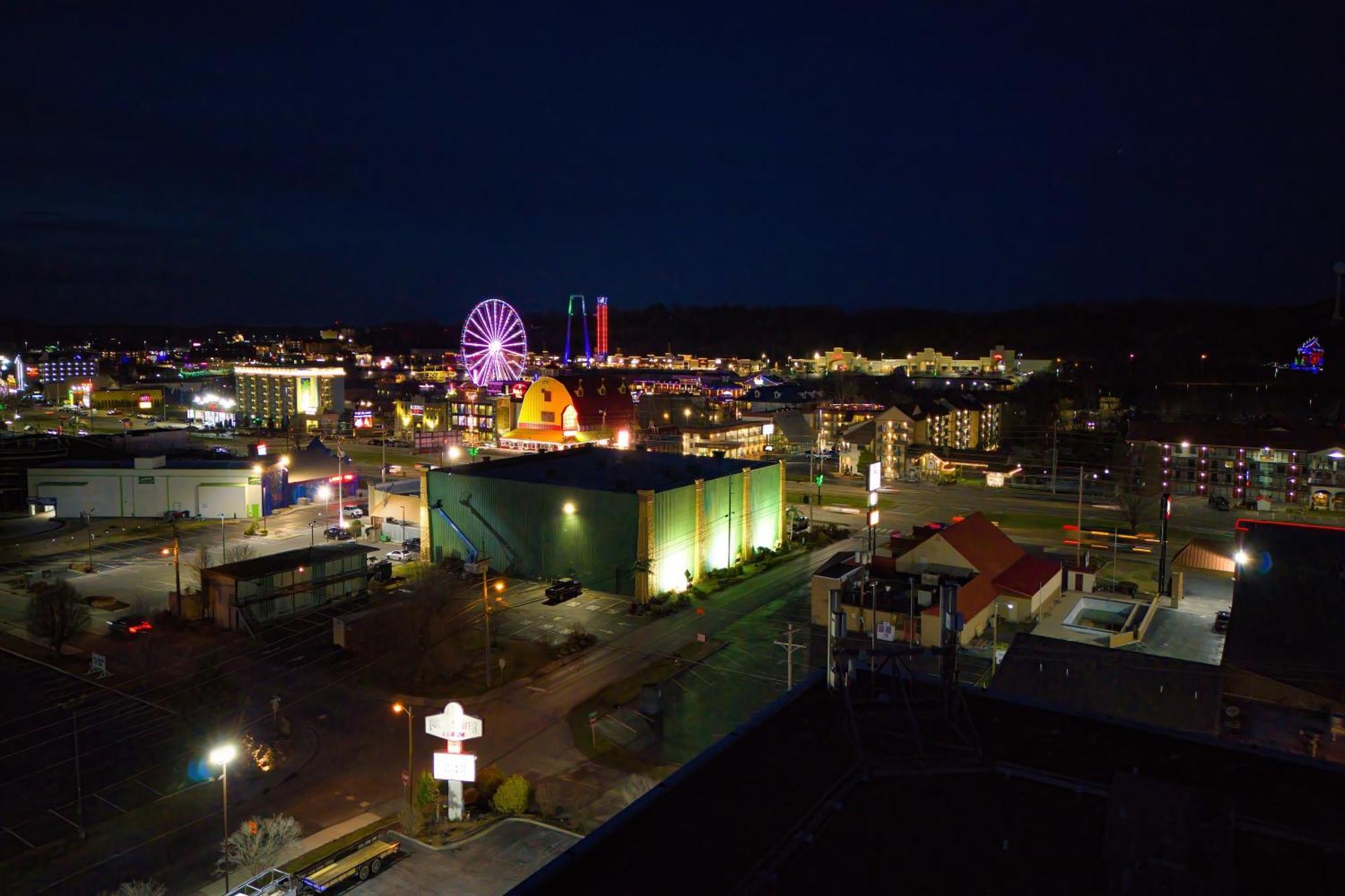 Park Tower Inn Pigeon Forge Exterior photo